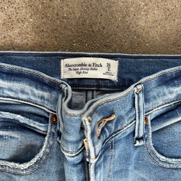 NWT Abercrombie & Fitch The Super Skinny Ankle High Rise Medium Wash Size 26|2L - Picture 2 of 5